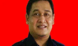 Drs Komarudin MM