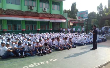 Photo SMKN 52 Jakarta Peduli Bencana Palu 7 whatsapp_image_2018_10_08_at_07_29_43