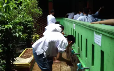 Photo Sholat Jumat di SMK Negeri 52 12 whatsapp_image_2018_10_12_at_11_47_30