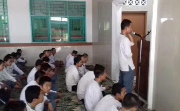 Photo Sholat Jumat di SMK Negeri 52 1 whatsapp_image_2018_10_12_at_11_48_13