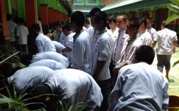 Photo Sholat Jumat di SMK Negeri 52 17 whatsapp_image_2018_10_12_at_11_51_42