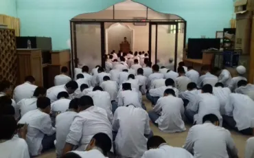 Photo Sholat Jumat di SMK Negeri 52 18 whatsapp_image_2018_10_12_at_11_53_17