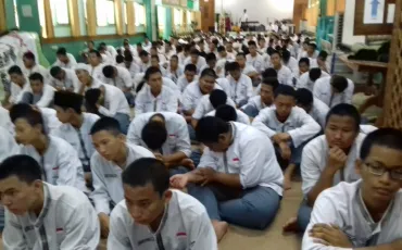 Photo Sholat Jumat di SMK Negeri 52 20 whatsapp_image_2018_10_12_at_11_56_15