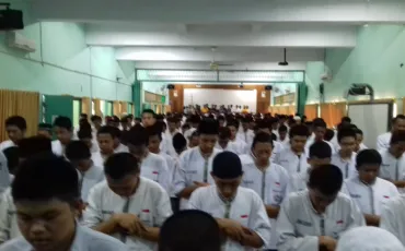 Photo Sholat Jumat di SMK Negeri 52 5 whatsapp_image_2018_10_12_at_12_20_12