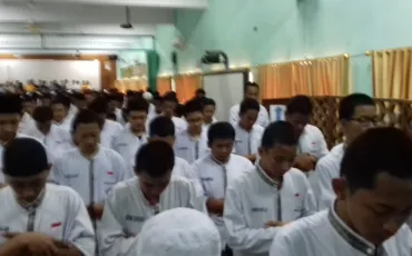 Photo Sholat Jumat di SMK Negeri 52 6 whatsapp_image_2018_10_12_at_12_20_29