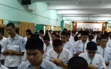 Photo Sholat Jumat di SMK Negeri 52 7 whatsapp_image_2018_10_12_at_12_20_44