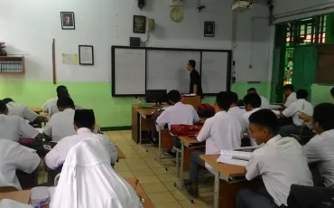 Photo Kegiatan Pendalaman Materi UN Kelas XII Tahun 2018 17 whatsapp_image_2018_10_15_at_16_04_19