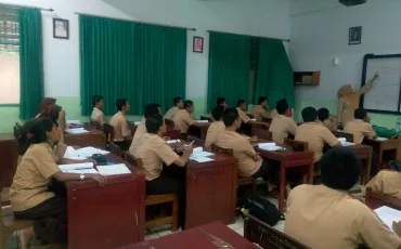 Photo Kegiatan Pendalaman Materi UN Kelas XII Tahun 2018 20 whatsapp_image_2018_10_17_at_16_02_47