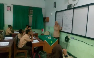 Photo Kegiatan Pendalaman Materi UN Kelas XII Tahun 2018 21 whatsapp_image_2018_10_17_at_16_02_50