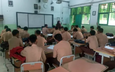 Photo Kegiatan Pendalaman Materi UN Kelas XII Tahun 2018 29 whatsapp_image_2018_10_17_at_16_11_38