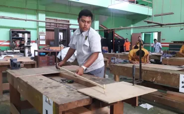 Photo LKS Teknik Furnitur dan Pemesinan Tingkat DKI Th. 2019 38 whatsapp_image_2019_02_28_at_16_31_361