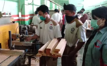 Photo UKK Teknik Furnitur Tahun 2019 41 whatsapp_image_2019_04_04_at_11_56_53