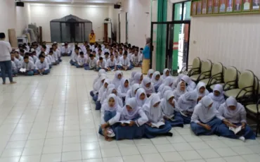 Photo Kegiatan Literasi SMK Negeri 52 2019 4 whatsapp_image_2019_04_05_at_06_55_47