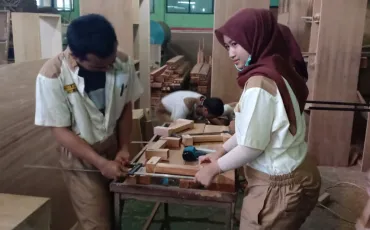 Photo UKK Teknik Furnitur Tahun 2019 29 whatsapp_image_2019_04_05_at_08_46_31