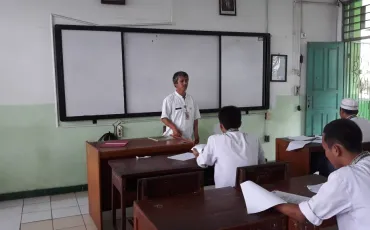 Foto Kegiatan Uji Sertifikasi LSP P1 Tek. Kend. Ringan Th. 2019 27 whatsapp_image_2019_04_05_at_09_32_46