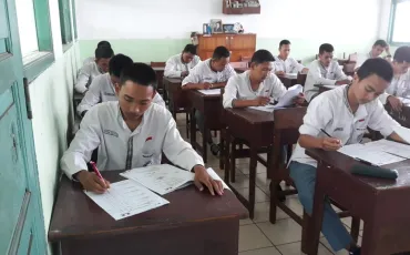Foto Kegiatan Uji Sertifikasi LSP P1 Tek. Kend. Ringan Th. 2019 28 whatsapp_image_2019_04_05_at_09_32_47