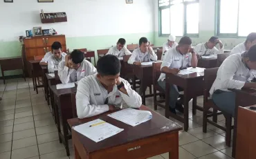 Foto Kegiatan Uji Sertifikasi LSP P1 Tek. Kend. Ringan Th. 2019 29 whatsapp_image_2019_04_05_at_09_32_49