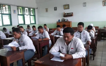 Foto Kegiatan Uji Sertifikasi LSP P1 Tek. Kend. Ringan Th. 2019 31 whatsapp_image_2019_04_05_at_09_32_53