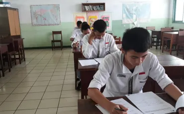 Foto Kegiatan Uji Sertifikasi LSP P1 Tek. Kend. Ringan Th. 2019 32 whatsapp_image_2019_04_05_at_09_32_59
