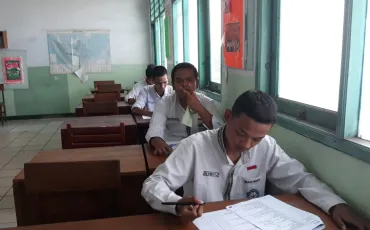 Foto Kegiatan Uji Sertifikasi LSP P1 Tek. Kend. Ringan Th. 2019 33 whatsapp_image_2019_04_05_at_09_33_00