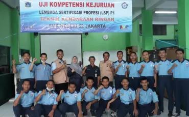 Foto Kegiatan Uji Sertifikasi LSP P1 Tek. Kend. Ringan Th. 2019 18 whatsapp_image_2019_04_09_at_07_42_47