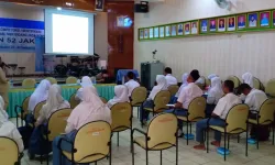 Peserta Didik SMK Negeri 52 Jakarta mengikuti Pelayanan Kesehatan Peduli Remaja