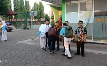 Foto Kegiatan Berwarnanya SMKN 52_Th. 2019_1 5 whatsapp_image_2019_09_12_at_06_33_31