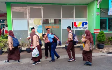 Foto Kegiatan Berwarnanya SMKN 52_Th. 2019_1 17 whatsapp_image_2019_09_18_at_06_09_22