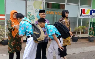 Foto Kegiatan Berwarnanya SMKN 52_Th. 2019_1 24 whatsapp_image_2019_09_19_at_06_12_23