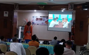 Foto Kegiatan Kegiatan Upskiling dan Re Skiling 13 ~blog/2024/10/18/whatsapp_image_2024_10_18_at_11_38_18