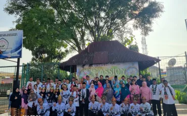 Foto Kegiatan Peringatan Hari Guru Nasional 3 ~blog/2024/11/25/whatsapp_image_2024_11_25_at_07_47_41