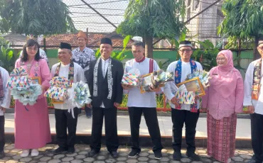 Foto Kegiatan Peringatan Hari Guru Nasional 2 ~blog/2024/11/25/whatsapp_image_2024_11_25_at_07_47_43