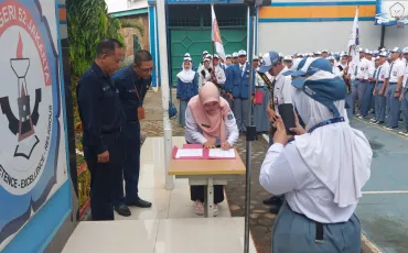 Foto Kegiatan Sertijab Pengurus OSIS Periode 2023/20224 kepada  Pengurus OSIS Terpilih Periode 2024/20225 9 ~blog/2024/11/4/whatsapp_image_2024_11_04_at_06_58_46__copy