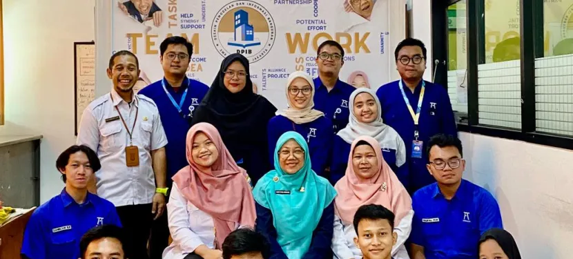 Program "Dosen ASTRAtech Mengajar di Sekolah"