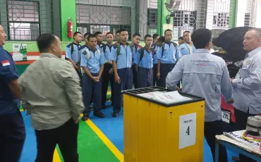 Foto Kegiatan Pendalaman Materi untuk Persiapan USK 2025 Jurusan TKR 3 ~blog/2025/2/18/whatsapp_image_2025_02_18_at_07_18_55_1