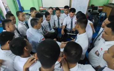 Foto Kegiatan Pendalaman Materi untuk Persiapan USK 2025 Jurusan TKR 5 ~blog/2025/2/18/whatsapp_image_2025_02_18_at_07_18_57_1