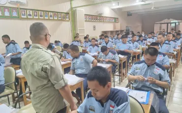 Foto Kegiatan Pelaksanaan USK TKR (pengisian Form APL 01 kons. Keah. TKR)  6 ~blog/2025/2/19/whatsapp_image_2025_02_19_at_14_09_02