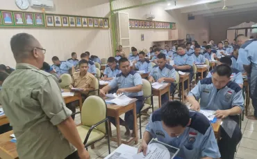 Foto Kegiatan Pelaksanaan USK TKR (pengisian Form APL 01 kons. Keah. TKR)  7 ~blog/2025/2/19/whatsapp_image_2025_02_19_at_14_09_04