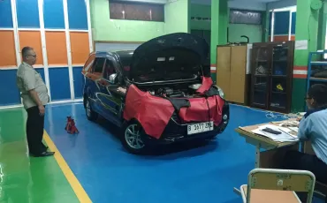 Foto Kegiatan PELATIHAN LKS TKR 2025 6 ~blog/2025/2/20/whatsapp_image_2025_02_19_at_16_12_45