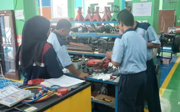 Foto Kegiatan UJI SERTIFIKASI KOMPETENSI TKR (SKEMA OKUPASI: ELETRICAL JUNIOR TECHNICIAN) 11 ~blog/2025/2/20/whatsapp_image_2025_02_20_at_09_12_58