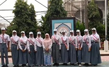Kegiatan Upacara Peringatan Hari Kartini di SMKN 52 Jakarta