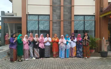 Foto Kegiatan Kegiatan Upacara Peringatan Hari Kartini di SMKN 52 Jakarta 3 ~blog/2025/4/21/whatsapp_image_2025_04_21_at_13_17_14