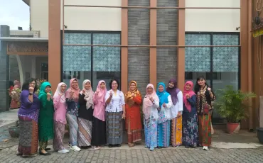 Foto Kegiatan Kegiatan Upacara Peringatan Hari Kartini di SMKN 52 Jakarta 5 ~blog/2025/4/21/whatsapp_image_2025_04_21_at_13_17_15