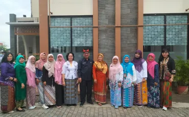 Foto Kegiatan Kegiatan Upacara Peringatan Hari Kartini di SMKN 52 Jakarta 4 ~blog/2025/4/21/whatsapp_image_2025_04_21_at_13_17_15_1