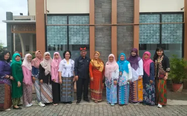 Foto Kegiatan Kegiatan Upacara Peringatan Hari Kartini di SMKN 52 Jakarta 6 ~blog/2025/4/21/whatsapp_image_2025_04_21_at_13_17_16