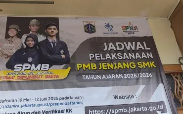 Foto Kegiatan Posko Pelayanan SPMB SMKN 52 Jakarta 6 ~blog/2025/6/10/whatsapp_image_2025_06_10_at_11_24_26_1