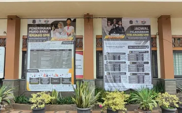 Foto Kegiatan Posko Pelayanan SPMB SMKN 52 Jakarta 4 ~blog/2025/6/10/whatsapp_image_2025_06_10_at_11_24_27_1