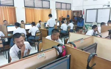 Foto Kegiatan Pelaksanaan Asesesmen Akhir Tahun Berbasis Komputer (AATBK) 36 ~blog/2025/6/11/whatsapp_image_2025_06_02_at_13_20_21