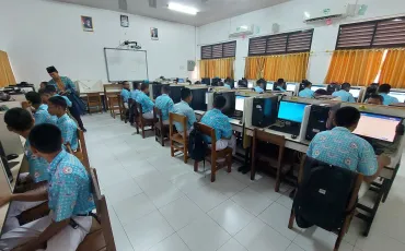 Foto Kegiatan Pelaksanaan Asesesmen Akhir Tahun Berbasis Komputer (AATBK) 25 ~blog/2025/6/11/whatsapp_image_2025_06_05_at_07_13_02