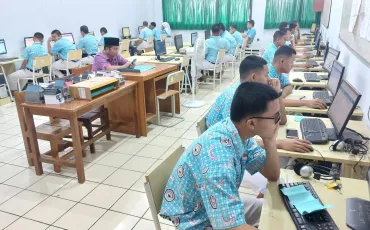 Foto Kegiatan Pelaksanaan Asesesmen Akhir Tahun Berbasis Komputer (AATBK) 20 ~blog/2025/6/11/whatsapp_image_2025_06_05_at_07_18_13